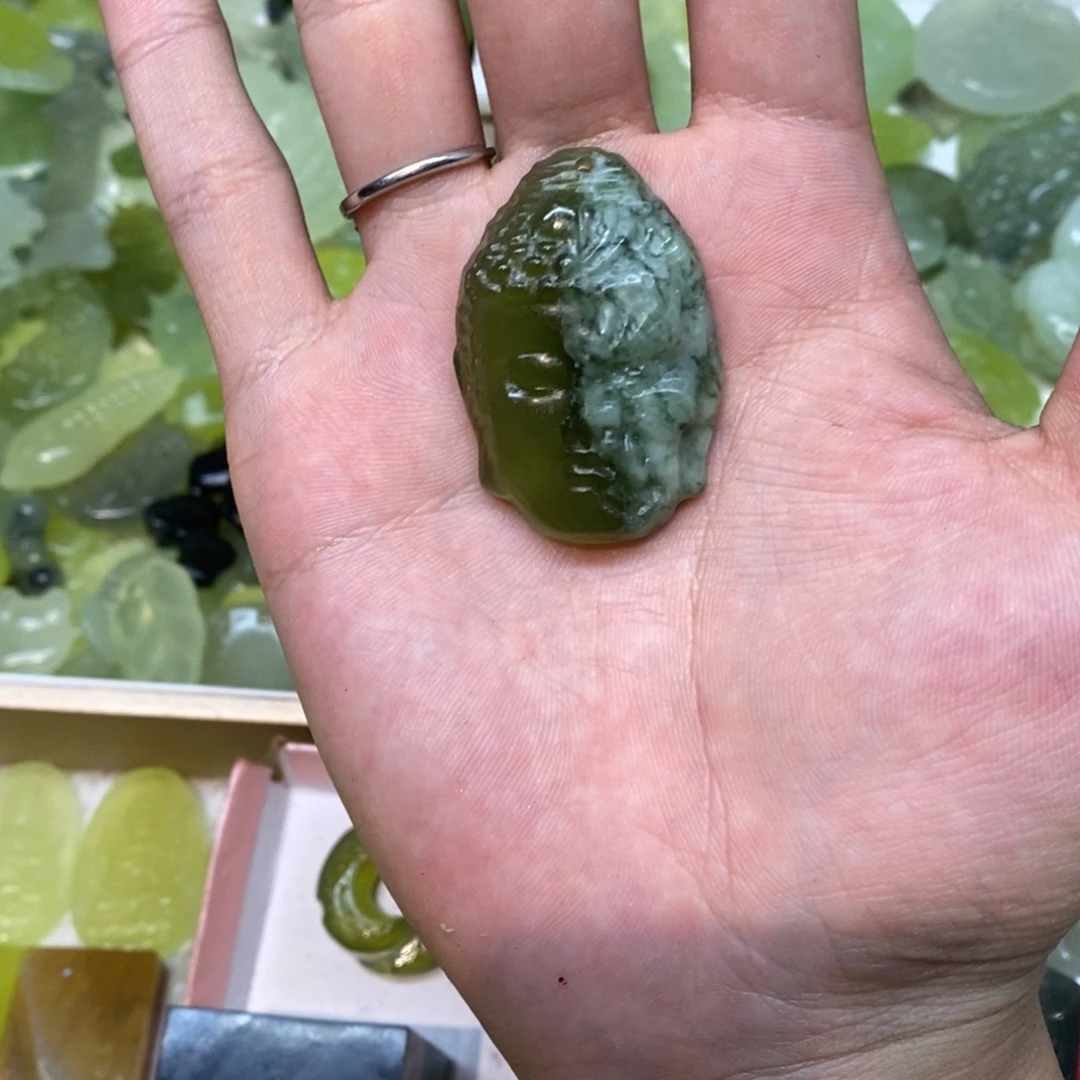 岫玉未镶嵌吊坠(赠链)