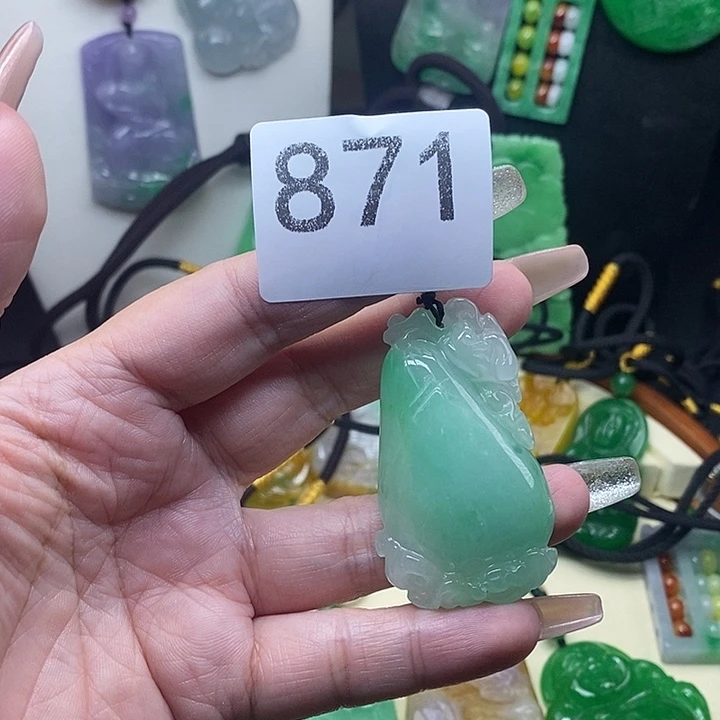 翡翠未镶嵌吊坠(赠链)