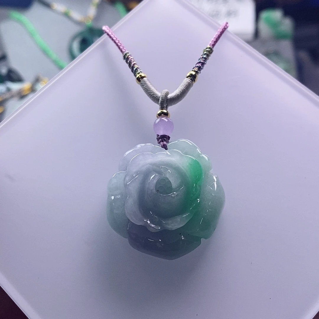 翡翠未镶嵌吊坠(赠链)