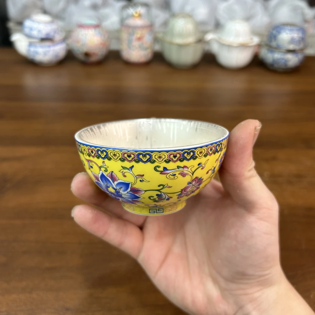 E041-缠枝莲黄色茶杯