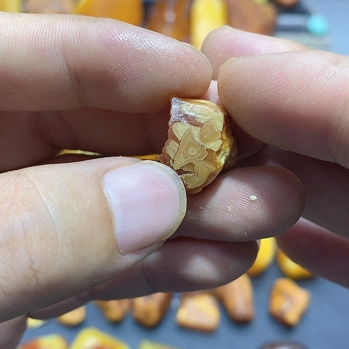 琥珀未镶嵌裸石蜜蜡原石定制