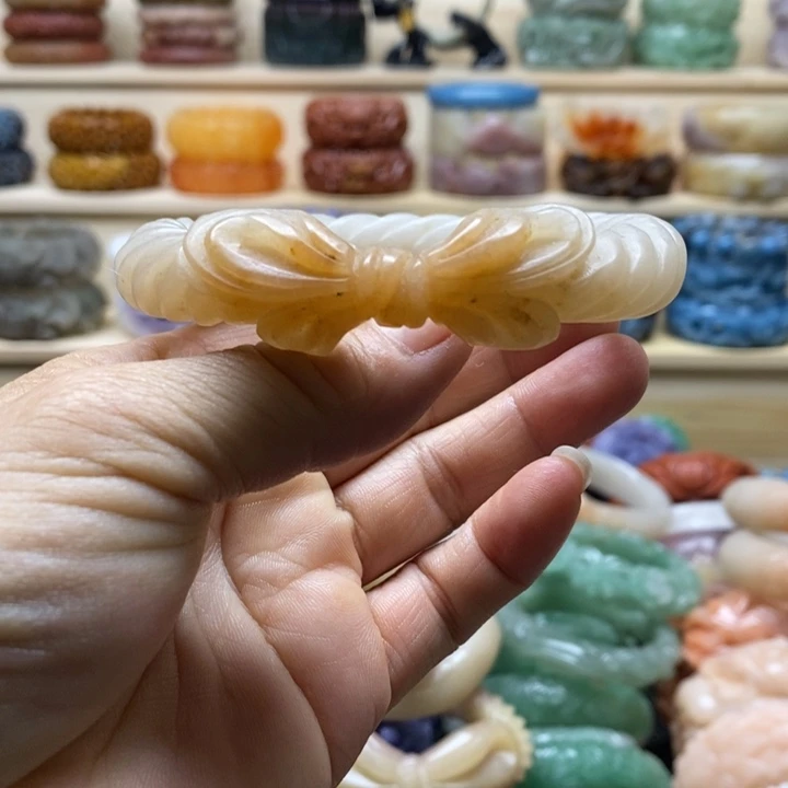 未镶嵌手镯石英质玉