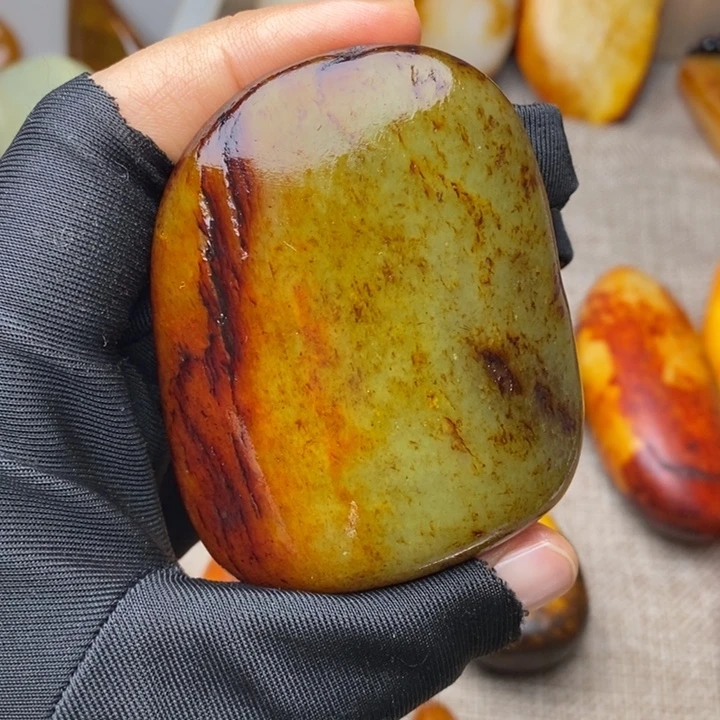 和田玉未镶嵌把件