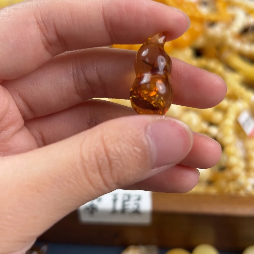 琥珀未镶嵌珠宝奇石