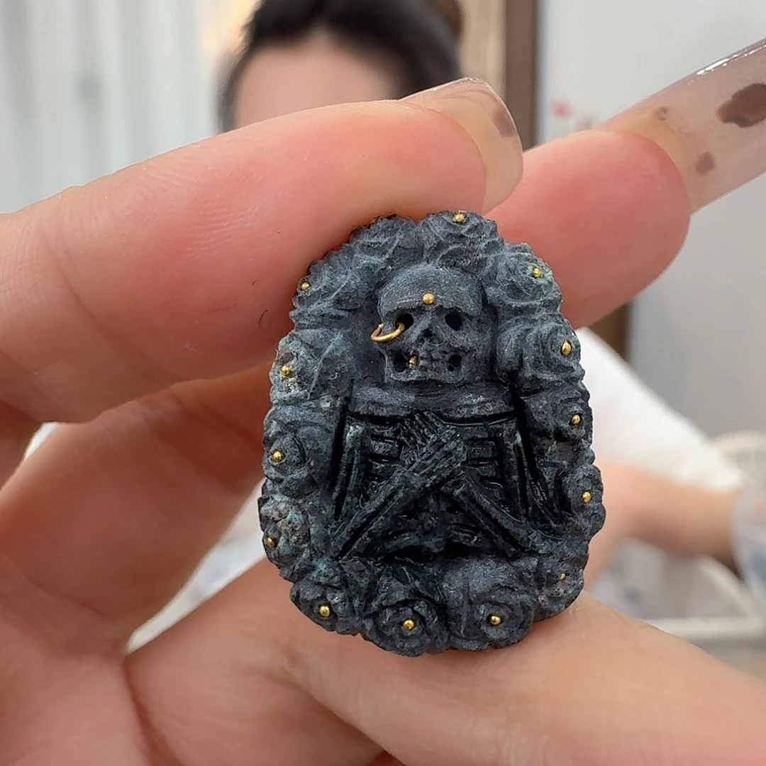 大***女绿松石未镶嵌珠宝奇石