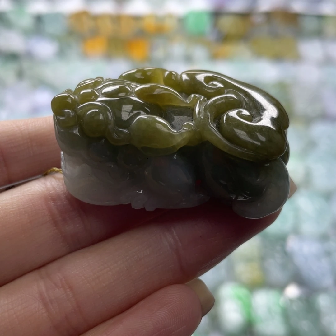 翡翠未镶嵌颈饰貔貅