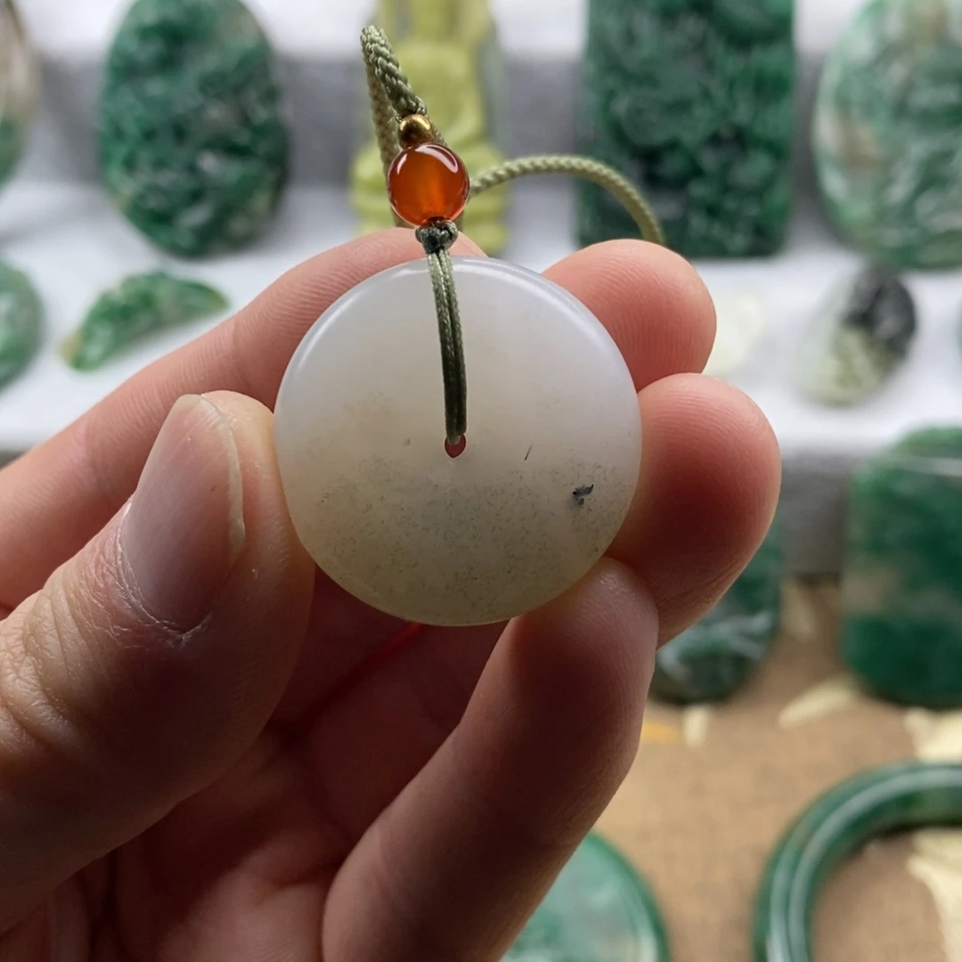 独山玉未镶嵌颈饰