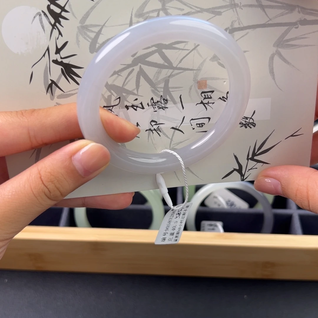 未镶嵌手镯和田玉有微瑕