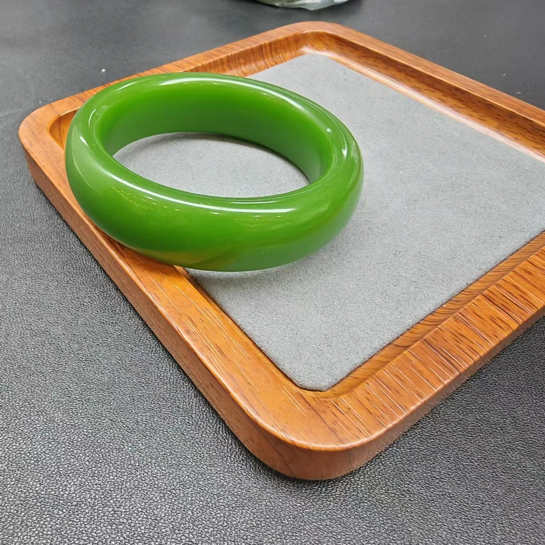 DH岚霏甄选》精品老料10A级透闪手镯SZ0008