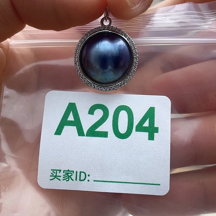 紫***衣未镶嵌天然珍珠。  漏 漏 漏淡水珍珠