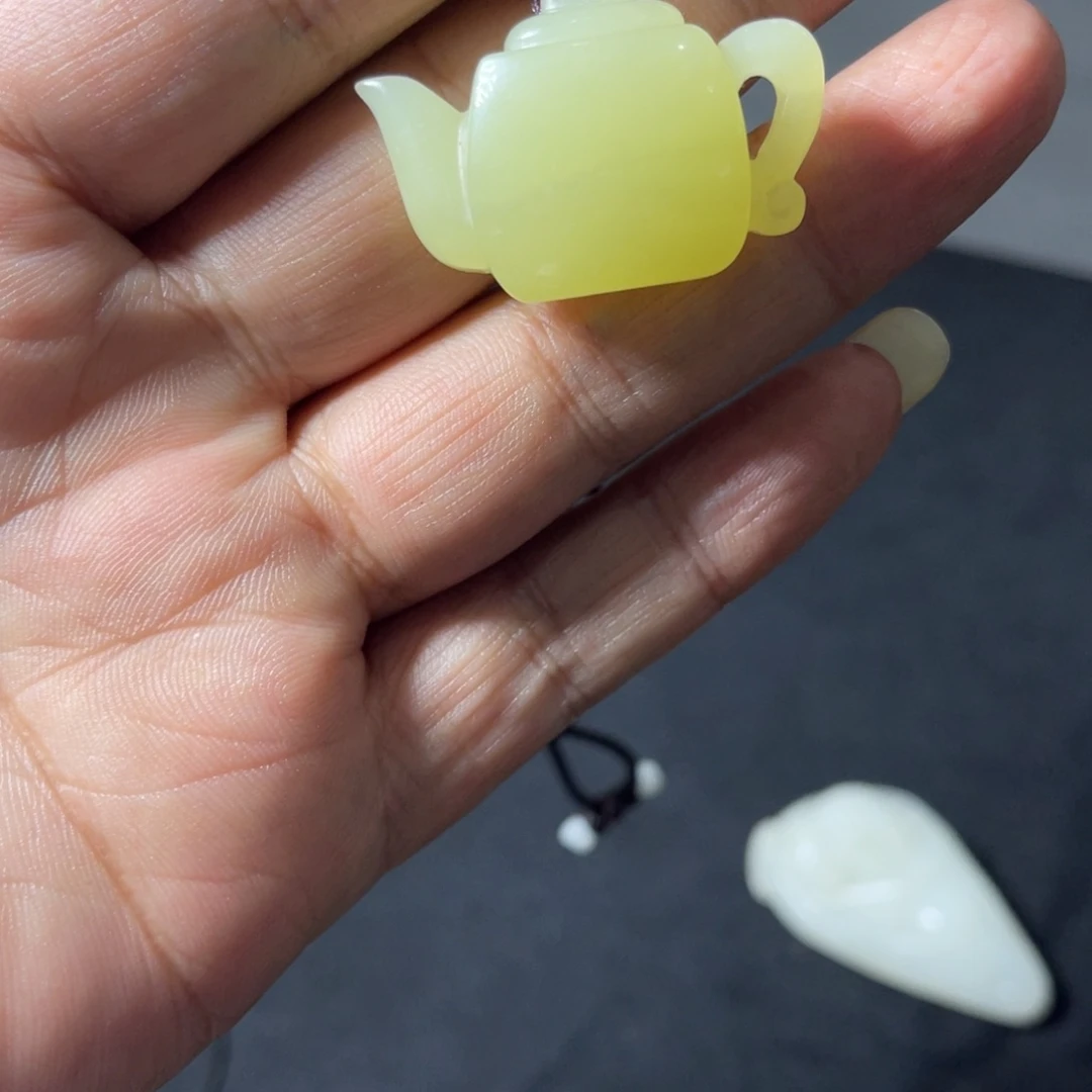 和田玉未镶嵌颈饰海**器