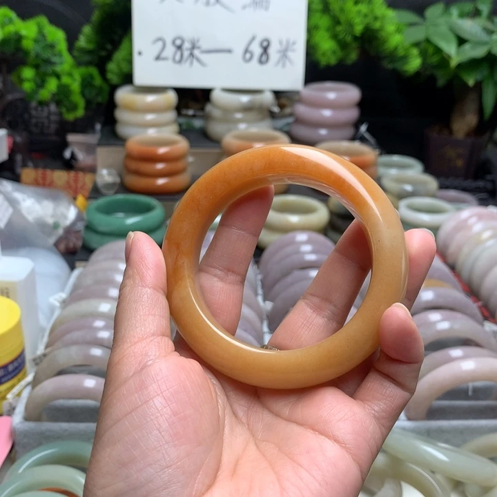 石英质玉（佘太翠）未镶嵌手镯60