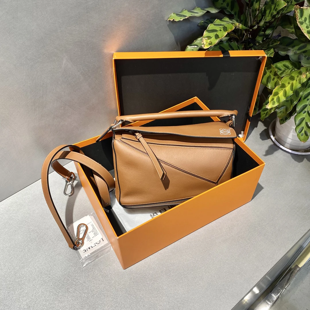 95新 LOEWE/罗意威 罗意威   焦糖色小号银扣几何包 手提斜挎包