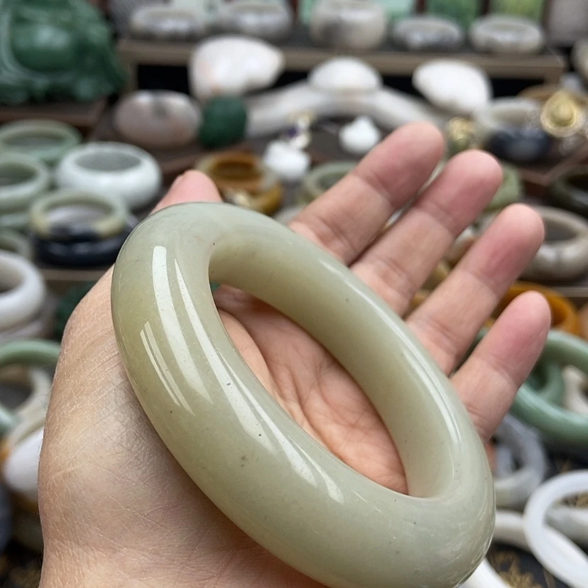 【闪购商品】石英质玉手镯58未镶嵌单****妇