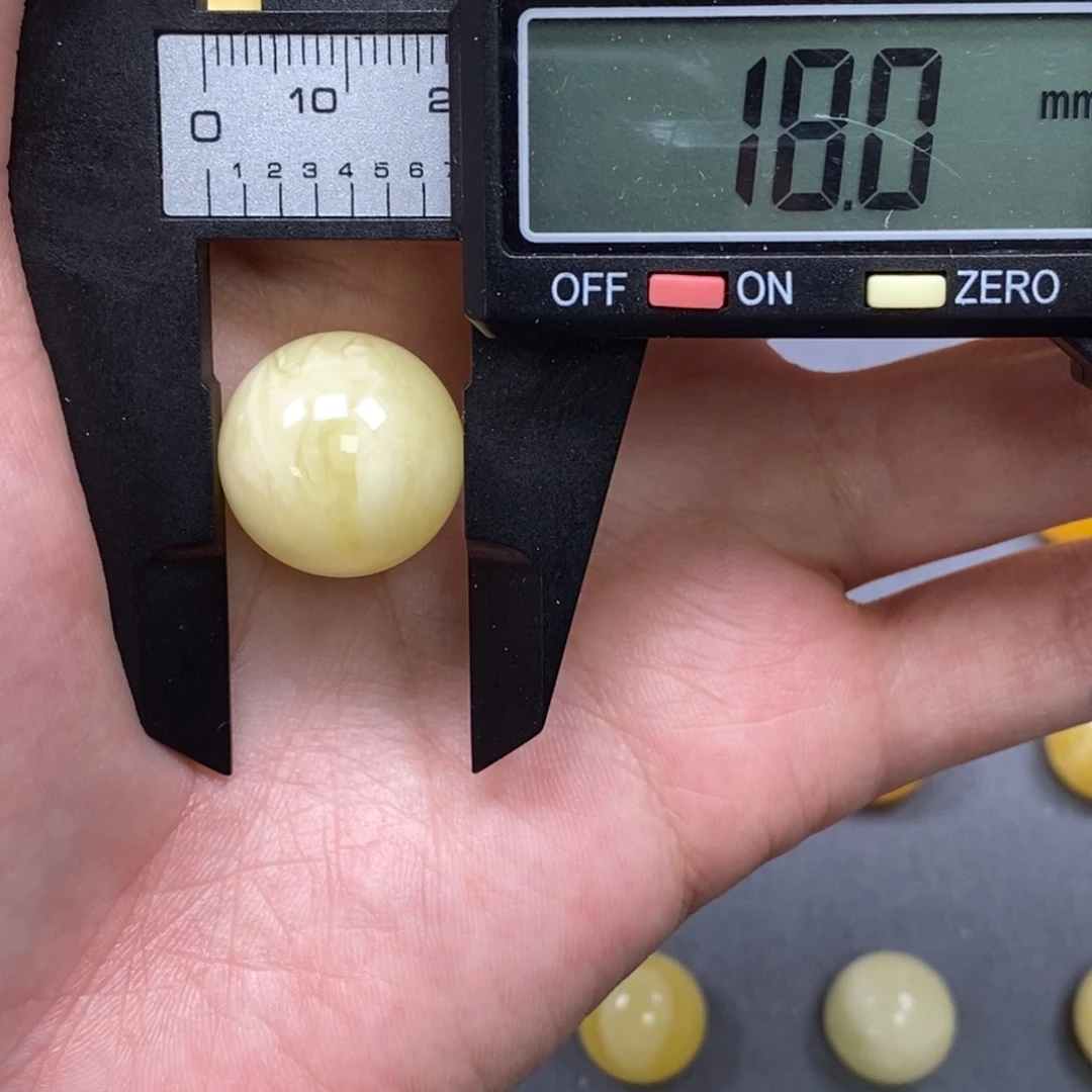 未镶嵌琥珀裸石纯天然