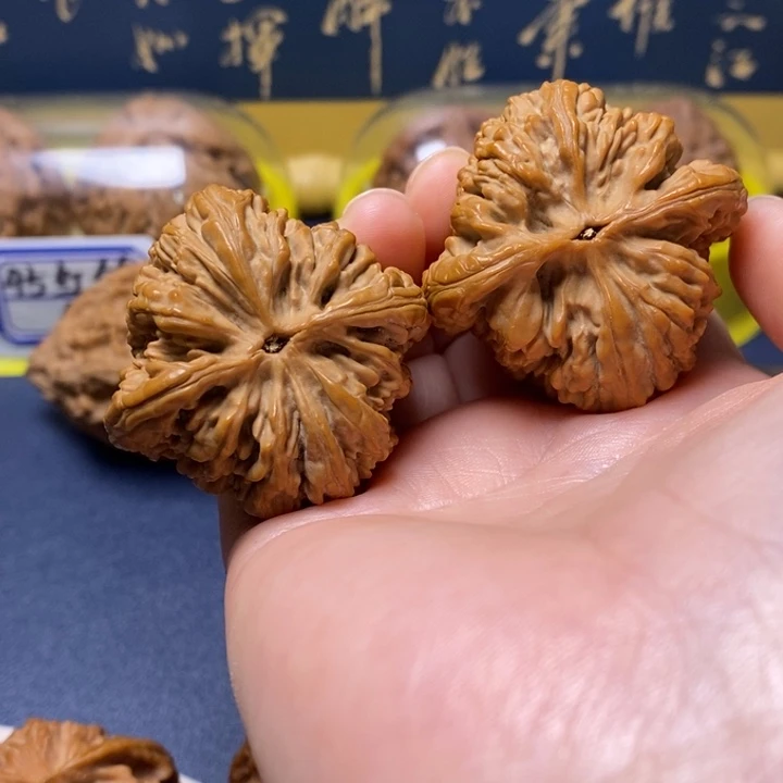 把件文玩核桃天**禀虎头王