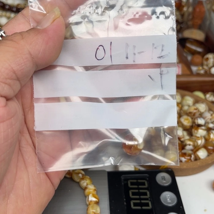 未镶嵌琥珀裸石01号