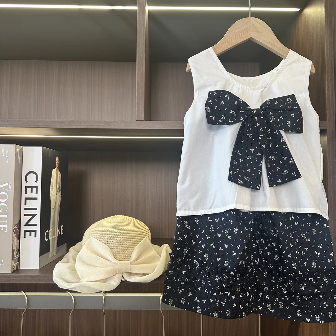 韩系女宝黑碎花背心七分裤套装a27