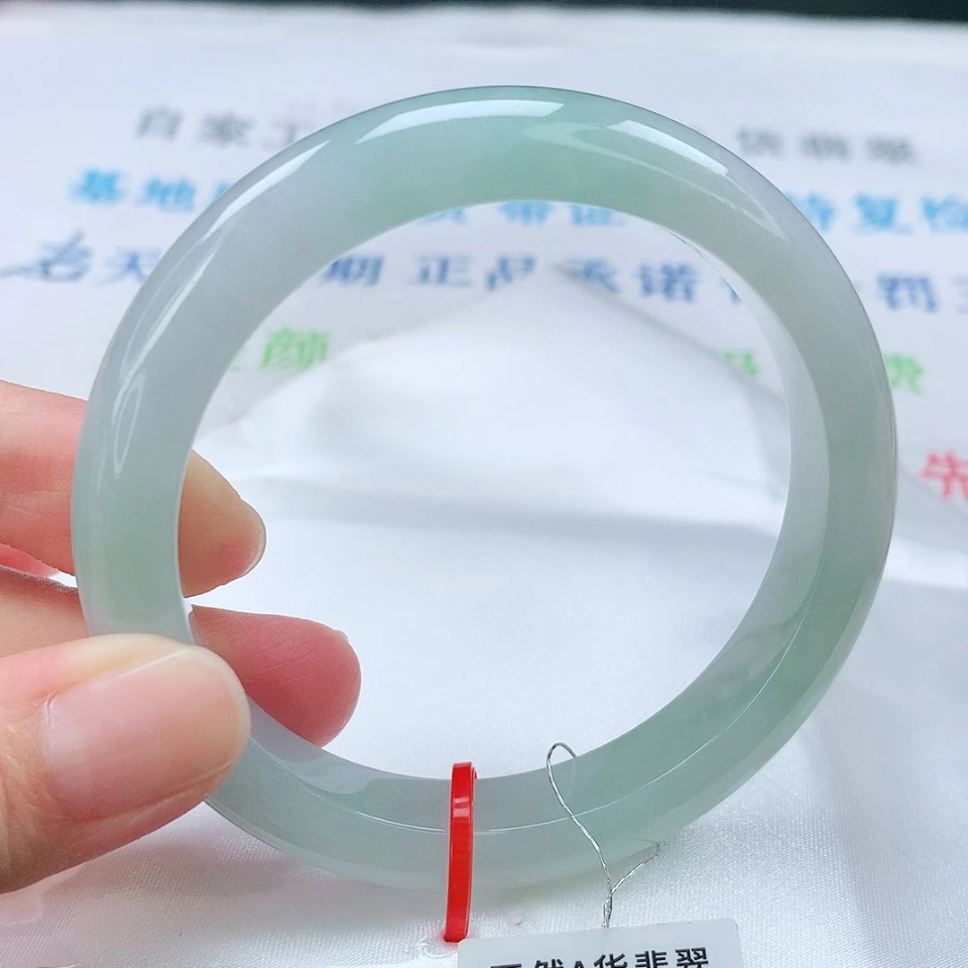 翡翠手镯未镶嵌56圈