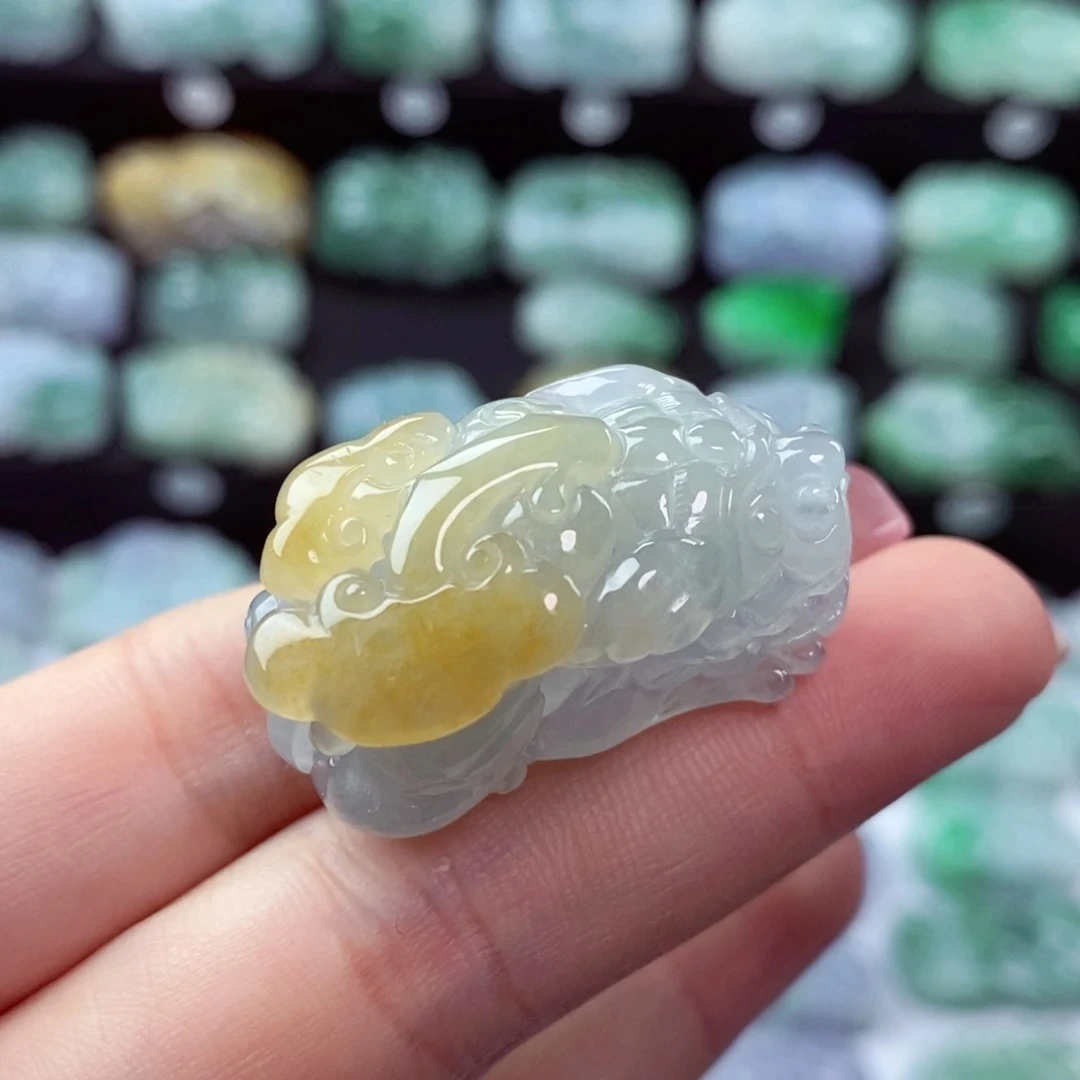 缅甸天然翡翠A货手工精雕冰黄翡如意貔貅吊坠