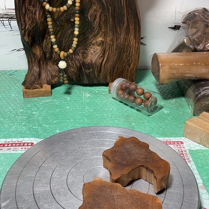 麻***叔玉木（非红木类）土沉香香木摆件