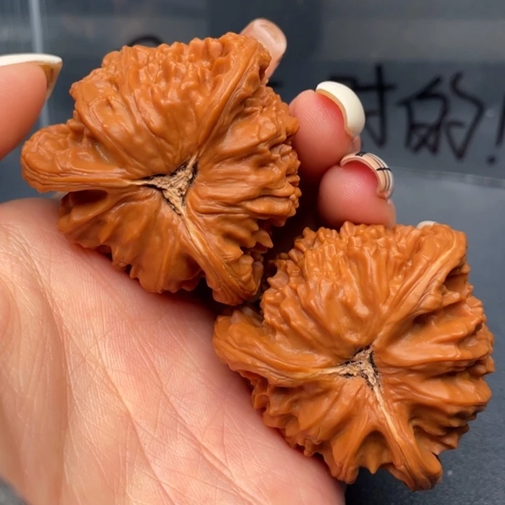 张***a文玩核桃吊坠白狮子