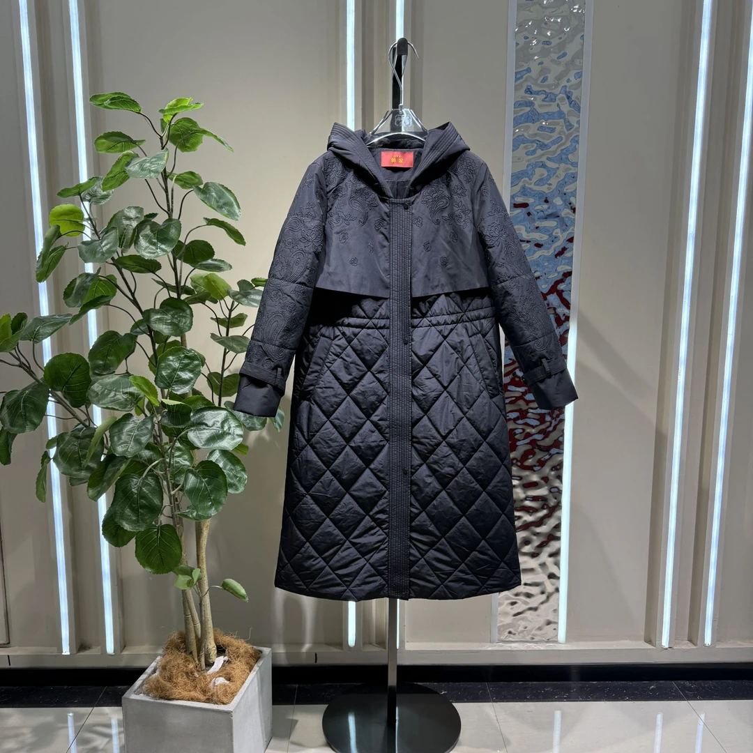 JIANKUAN 黑色中长款本色刺绣棉袄 JN4M033 衣长105