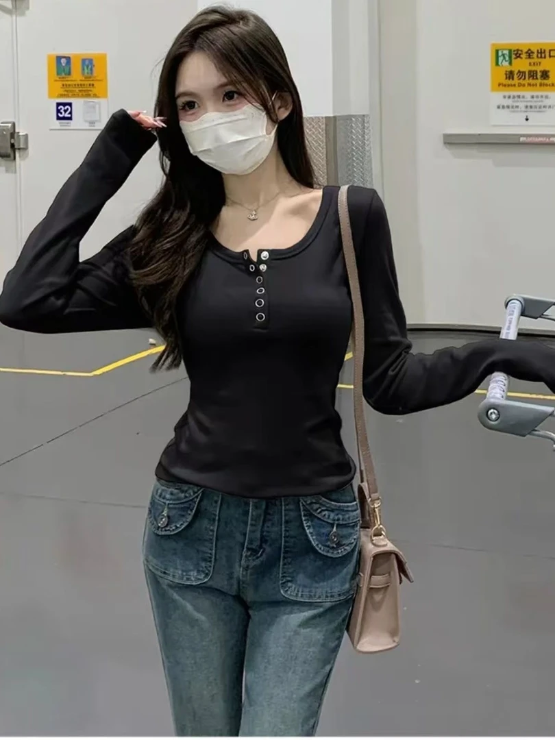 秋冬修身正肩长袖排扣打底衫t恤女显瘦露锁骨甜辣风短款上衣内搭