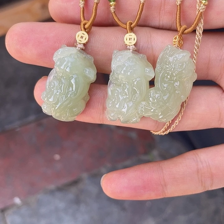 和田玉手镯未镶嵌貔貅吊坠多样性发其一