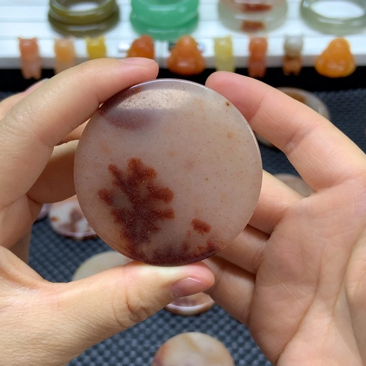 石英质玉未镶嵌颈饰