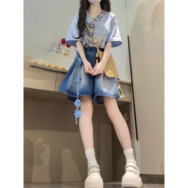 甜美学院风松紧腰牛仔短裤搭配碎花上衣夏季女套装