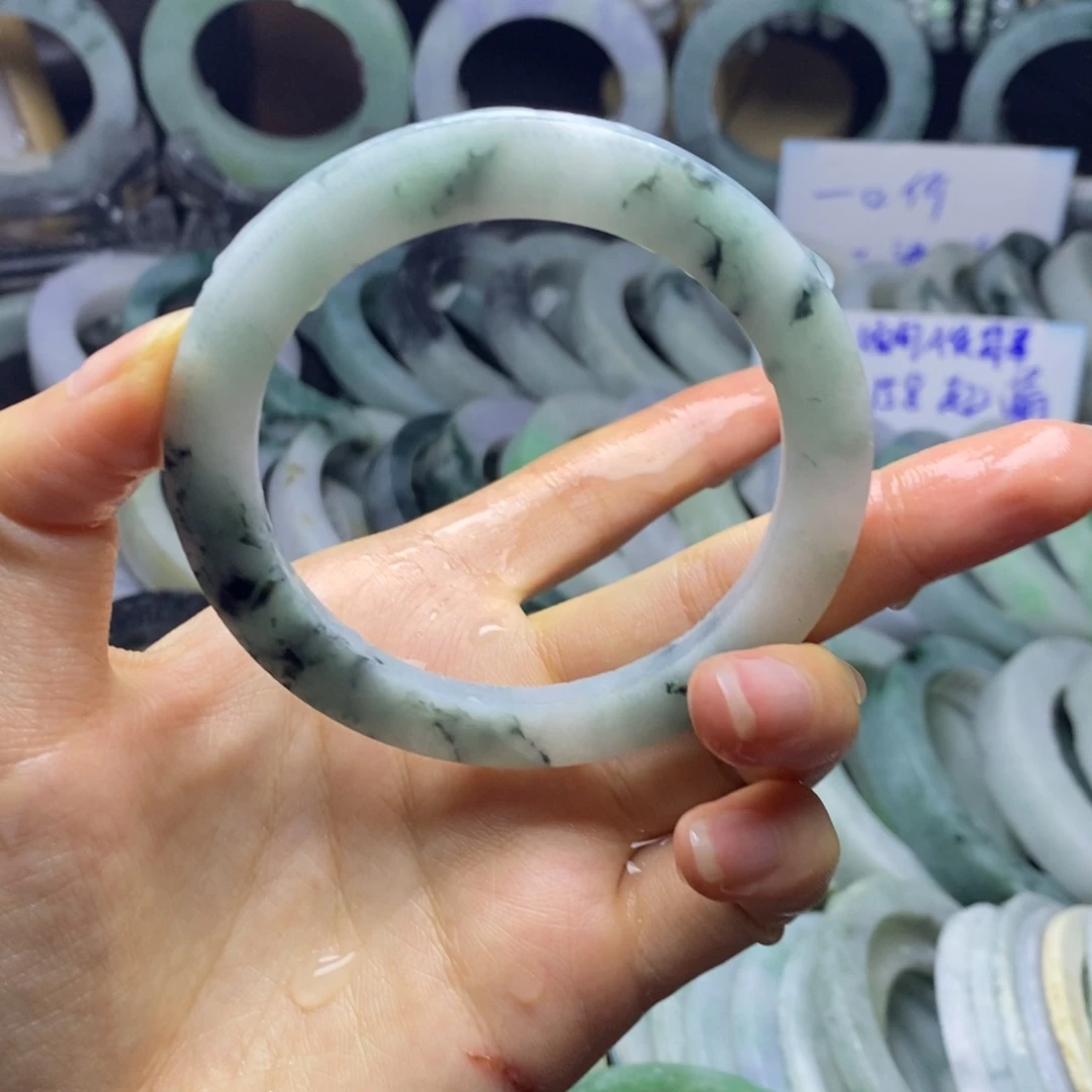 定制翡翠未镶嵌手镯