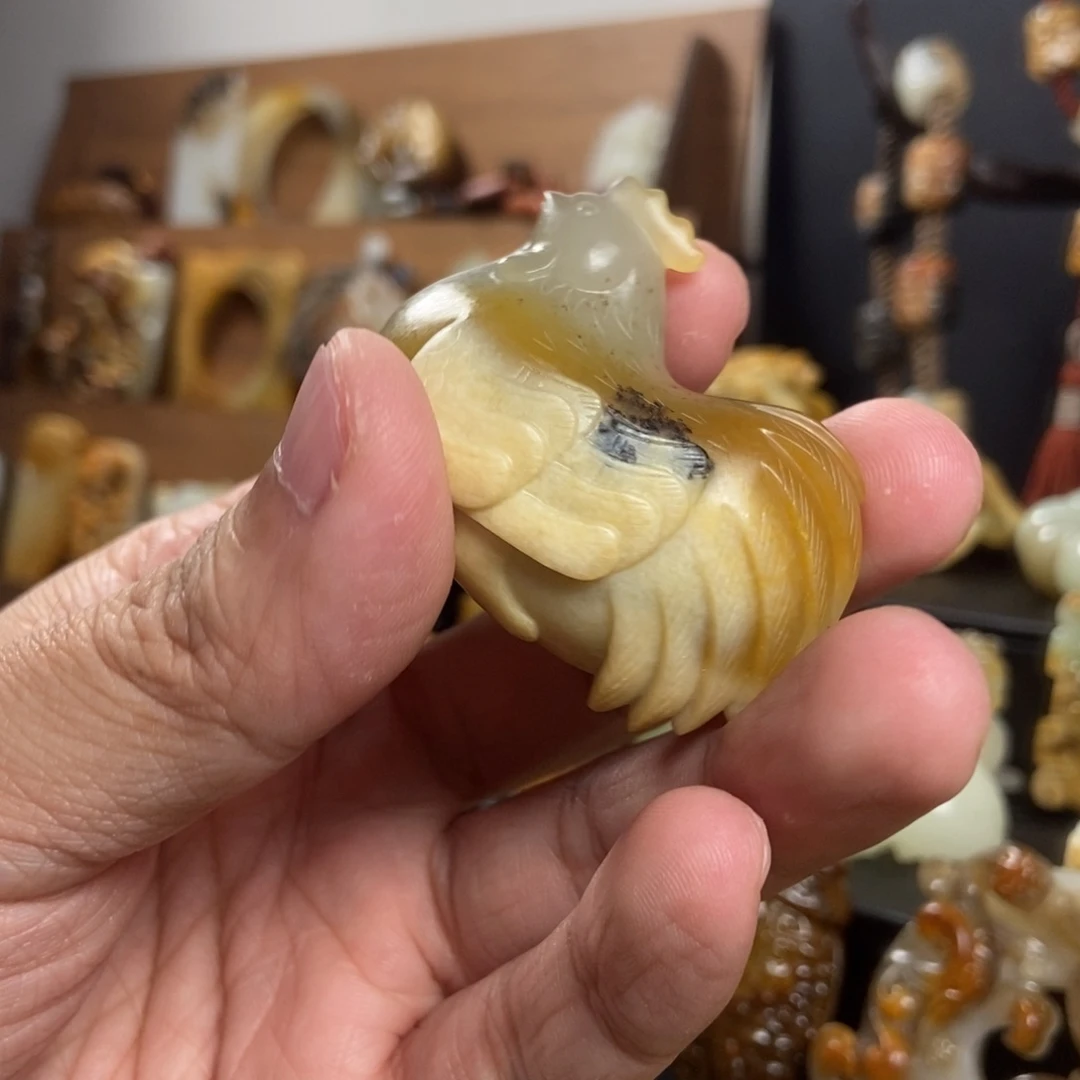 王***青和田玉（糖玉）未镶嵌颈饰