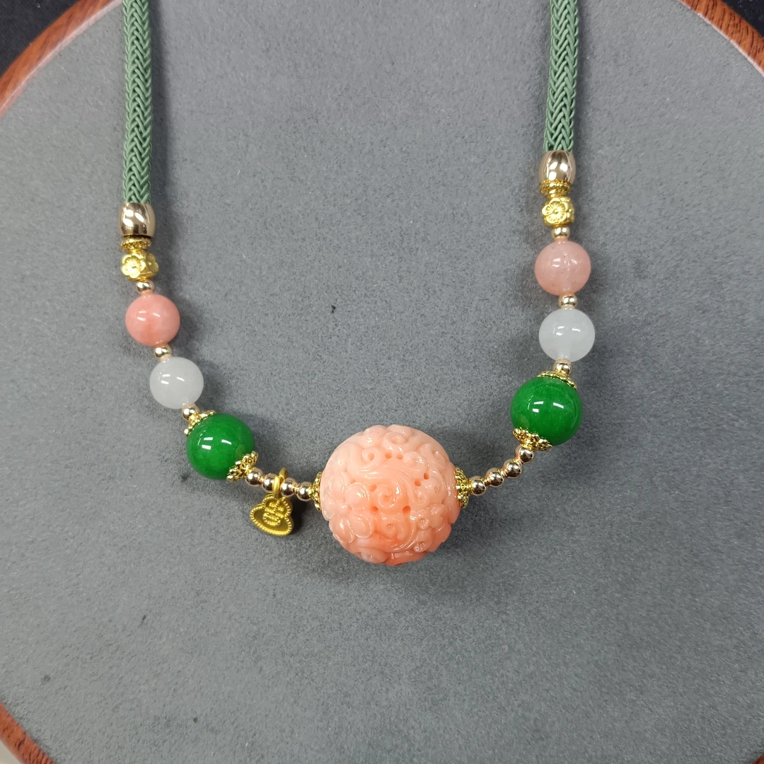 M517号-粉色卡20mm雕刻款锁骨珠项链