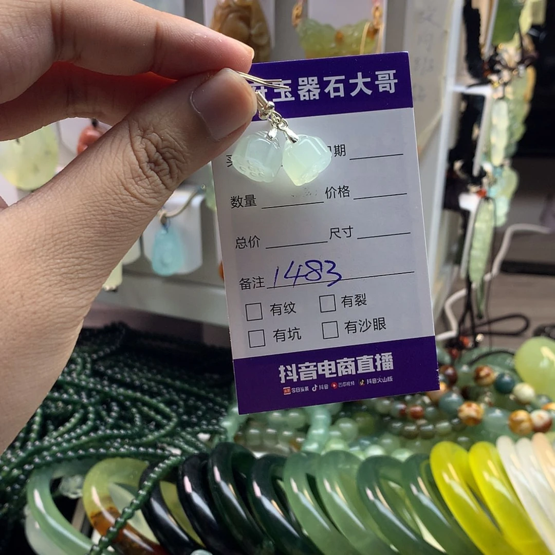 【闪购商品】蛇纹石玉未镶嵌颈饰