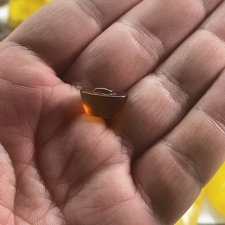 琥珀裸石未镶嵌元宝