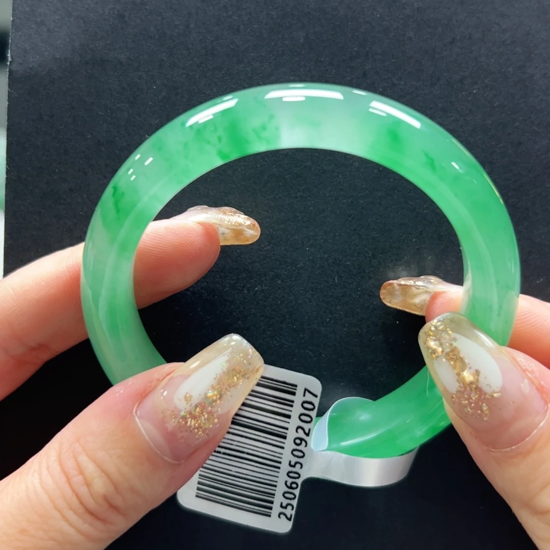 石英质玉手镯未镶嵌心**水