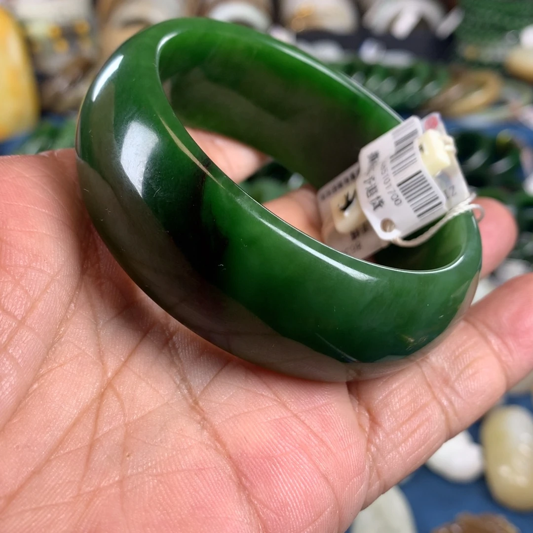 和田玉（碧玉）未镶嵌手镯