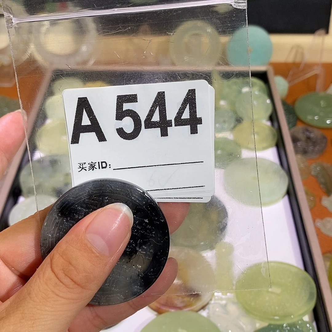 嵇***安合金岫玉颈饰不退不换
