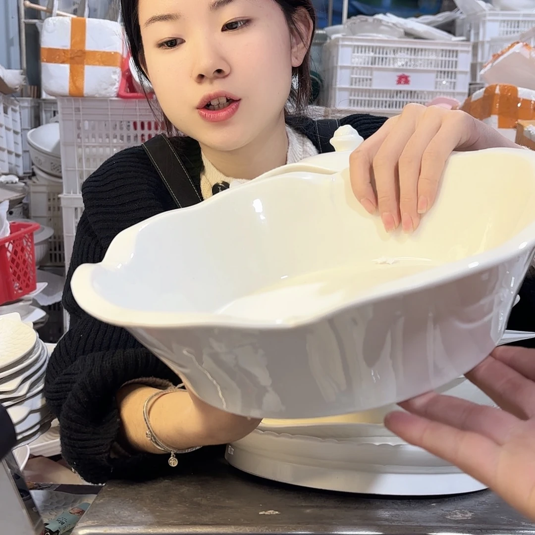 盘微瑕产品………平底汤碗一个