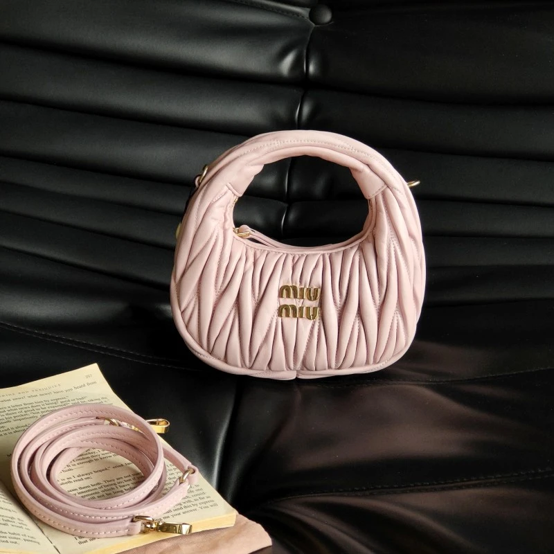 95新 MIU MIU/缪缪 雪粉色褶皱羊皮金扣Wander mini斜挎包51690