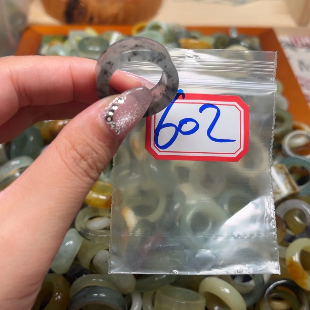 爱****蛇纹石玉未镶嵌珠宝奇石