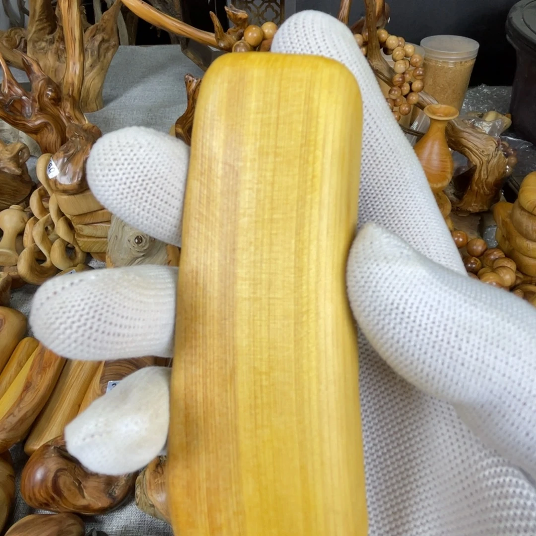 柏木太行崖柏手把件有裂