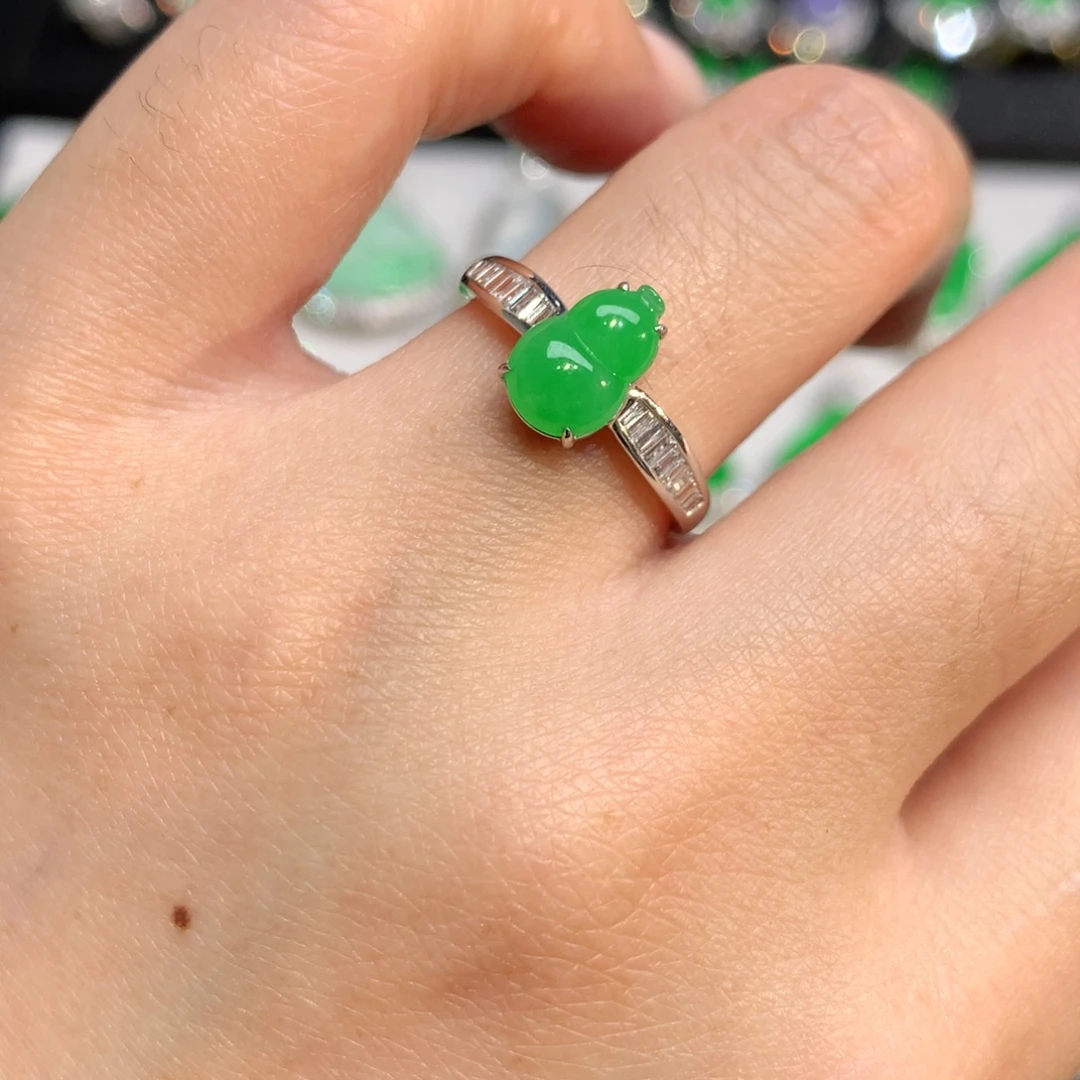 翡翠18K金镶嵌戒指