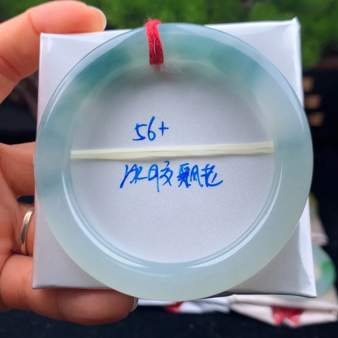 翡翠手镯未镶嵌小*手镯