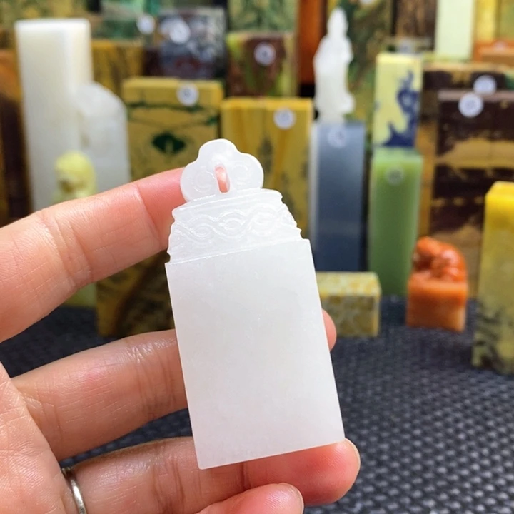 云南石东**守青田石印章石