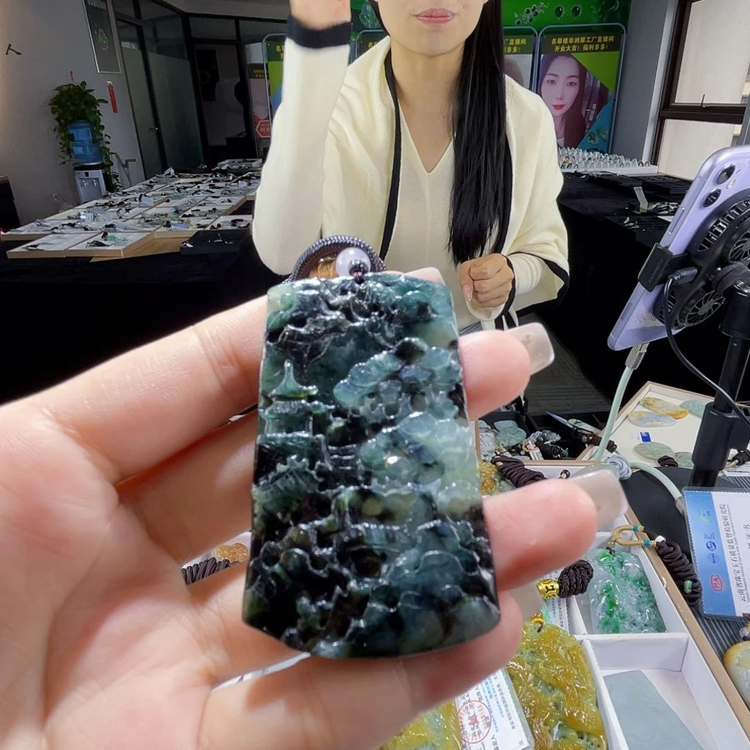 颈饰未镶嵌翡翠一个