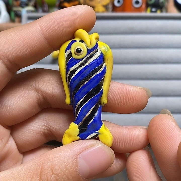 颈饰琉璃彩鱼一个006