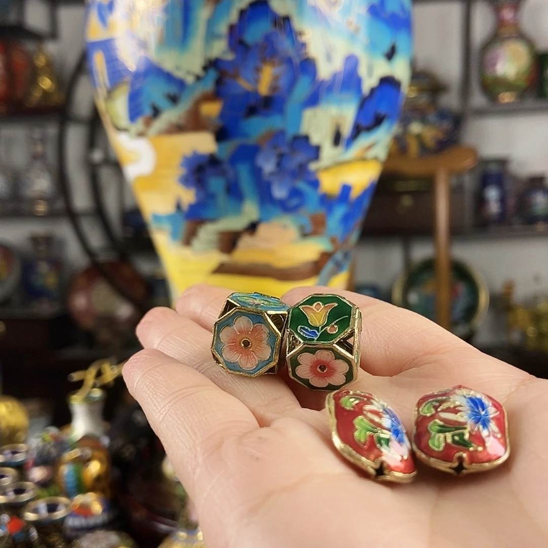 曹***力铜四个烧银蓝小吊坠