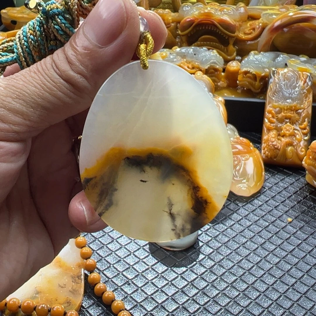 石英质玉未镶嵌颈饰